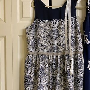 knee length sleeveless dress light weight. NAVY AND CREAM. NOT BLACK Scoop neck